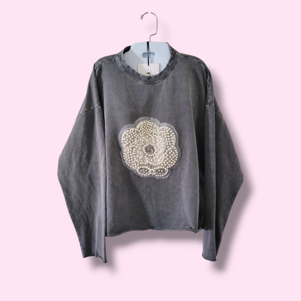 ✨️HP✨️Coastal Bloom | NWT Cute Gray Chic Camellia Italian Sweatshirt